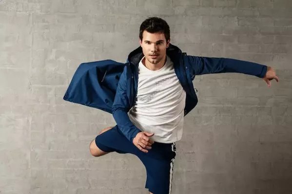 TLautnerBRsite's tweet photo. 📸 Novas fotos do photoshoot de Taylor Lautner para a marca JOMA Sports (Parte 01) ❣️ https://t.co/sxA9VujnSH