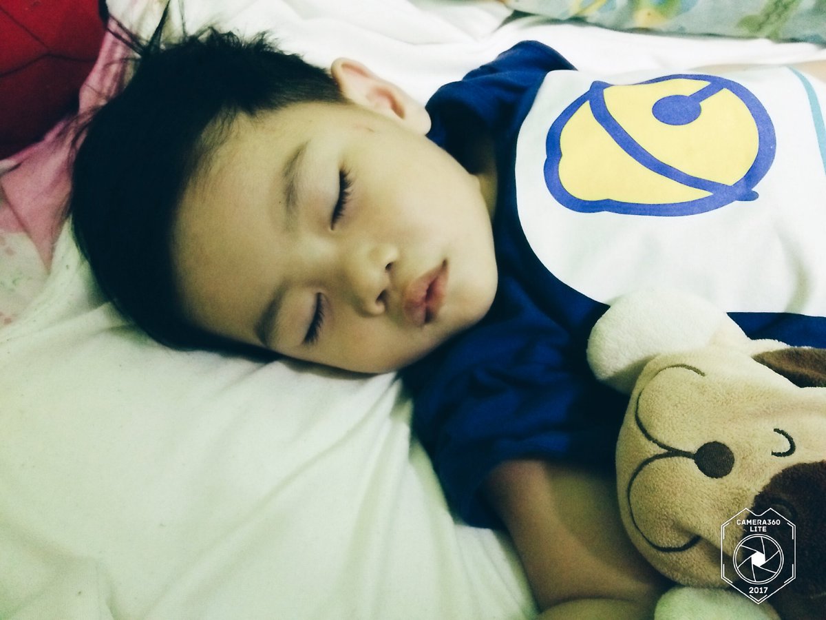nam_pung's tweet photo. มีความสุขจังเมื่อมองลูกหลับบบ .. :) https://t.co/eWwcwDHNQV
