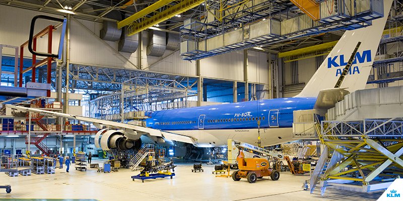 KLM's tweet photo. Exploring the anatomy of an aircraft in Hangar 14: https://t.co/PlTQcGuVkF https://t.co/gMJjno11F8
