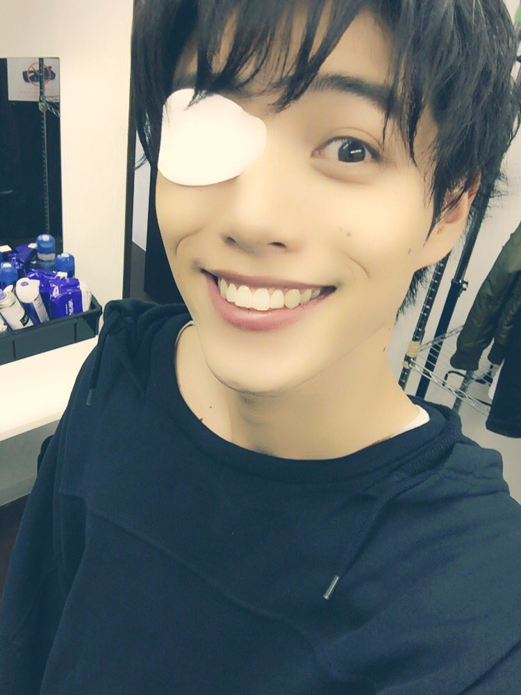 立石俊樹 Toshiki Ivvy على تويتر 舞台前5人揃う単独はラストでした みんなありがとう 眼帯だけどおかげで元気です ワンマンまであと 21日 チケット予約 T Co Xoyrutb6tk Ivvy 5月11日 2ndoneman 新宿reny 立石俊樹 エーライツ