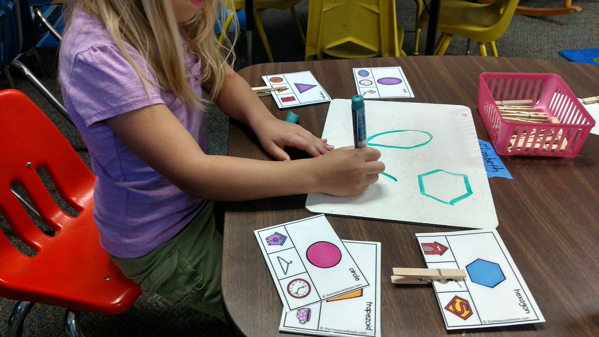 cristine_rowe's tweet photo. #RealWorldObjects #2D&3Dshapes #KindergartenDiscussion https://t.co/zFHVCe18EJ
