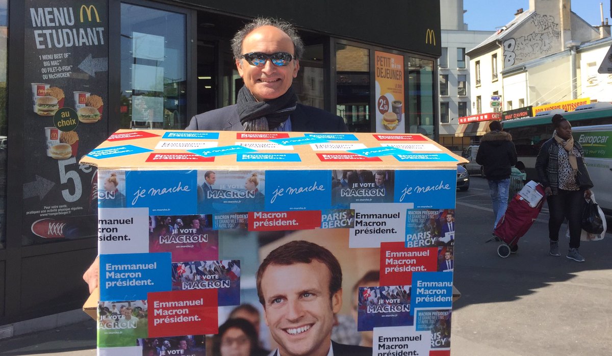 Renaissance20e's tweet photo. 8h-23h59
Le #kioskathon est #EnMarche dans les rues du 20e pour convaincre, convaincre et convaincre les indécis de voter #Macron
#YesWeWalk https://t.co/xmgSVZNvuD