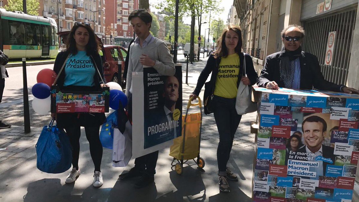 Renaissance20e's tweet photo. 8h-23h59
Le #kioskathon est #EnMarche dans les rues du 20e pour convaincre, convaincre et convaincre les indécis de voter #Macron
#YesWeWalk https://t.co/xmgSVZNvuD