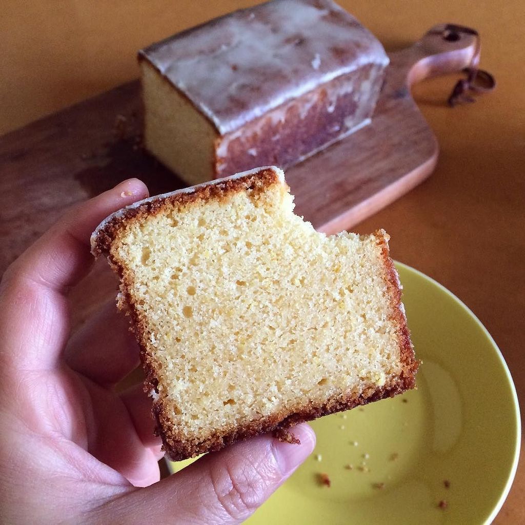 ひろべさとみ 料理家の大塩あゆ美ちゃんが送ってくれたレモンケーキ めっちゃおいしい 感動 米粉の軽い口あたりとレモンの爽やかさが最強コンビ 百菜劇場の米粉をベースに アーモンドパウダー コーンミール 広島のレモンを使ったあゆみちゃん