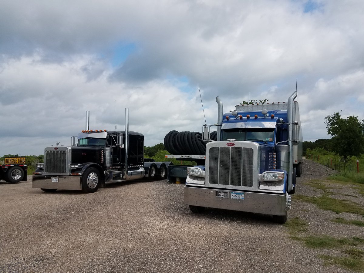 68lilsavage's tweet photo. @davehallramc @FloridaTransAM @bitchinkevdogg Spring spruce up day for the Peterbilts windshields replace day #PeterbiltLife https://t.co/lRR3YCei4e