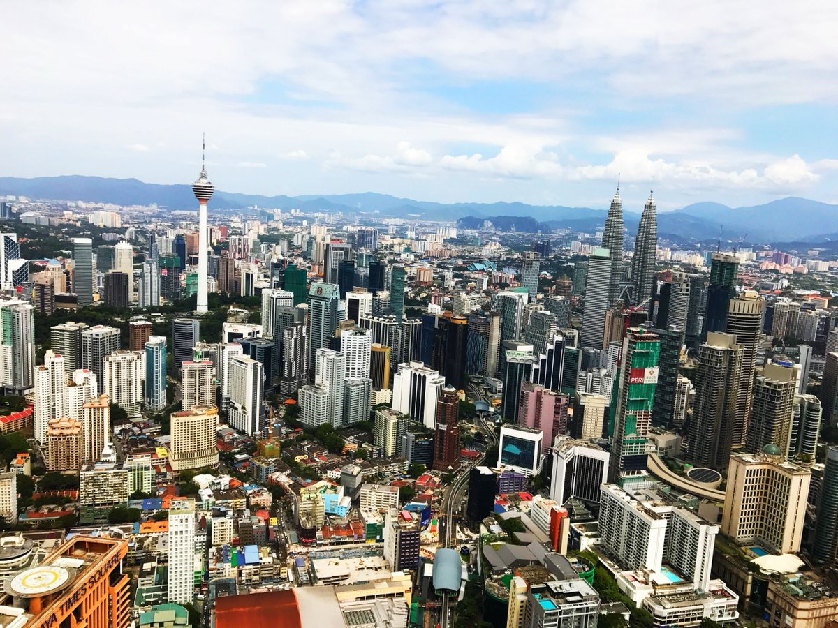 pojiegraphy's tweet photo. #AboutKL: Siapa dah cuba #KLSkyTour? Jom baca https://t.co/DQ1z2bldiT untuk tahu harga dan pengalaman menaiki helikopter di sekitar KL! https://t.co/3yLhfaR31e