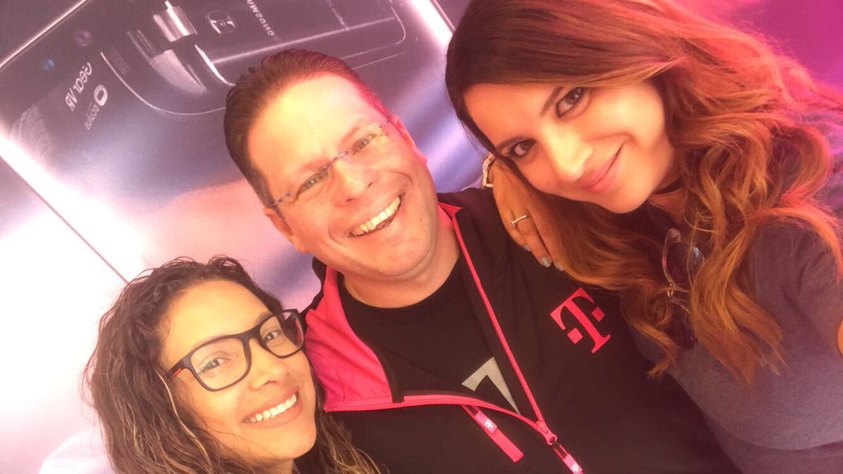 ItsArleen's tweet photo. @RJGomezIII is here to party in #ClubMagenta for the #SamsungS8Launch https://t.co/brQHkYj8vn