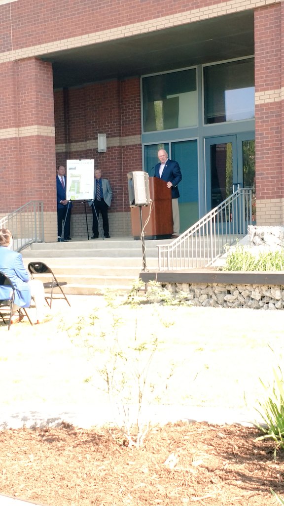 ScienceCedes's tweet image. The MSU Community Garden &amp;amp; Rain Garden have been opened 😄 #EarthWeek #Sustainability Thank you for one of many great talks @georgehopper !