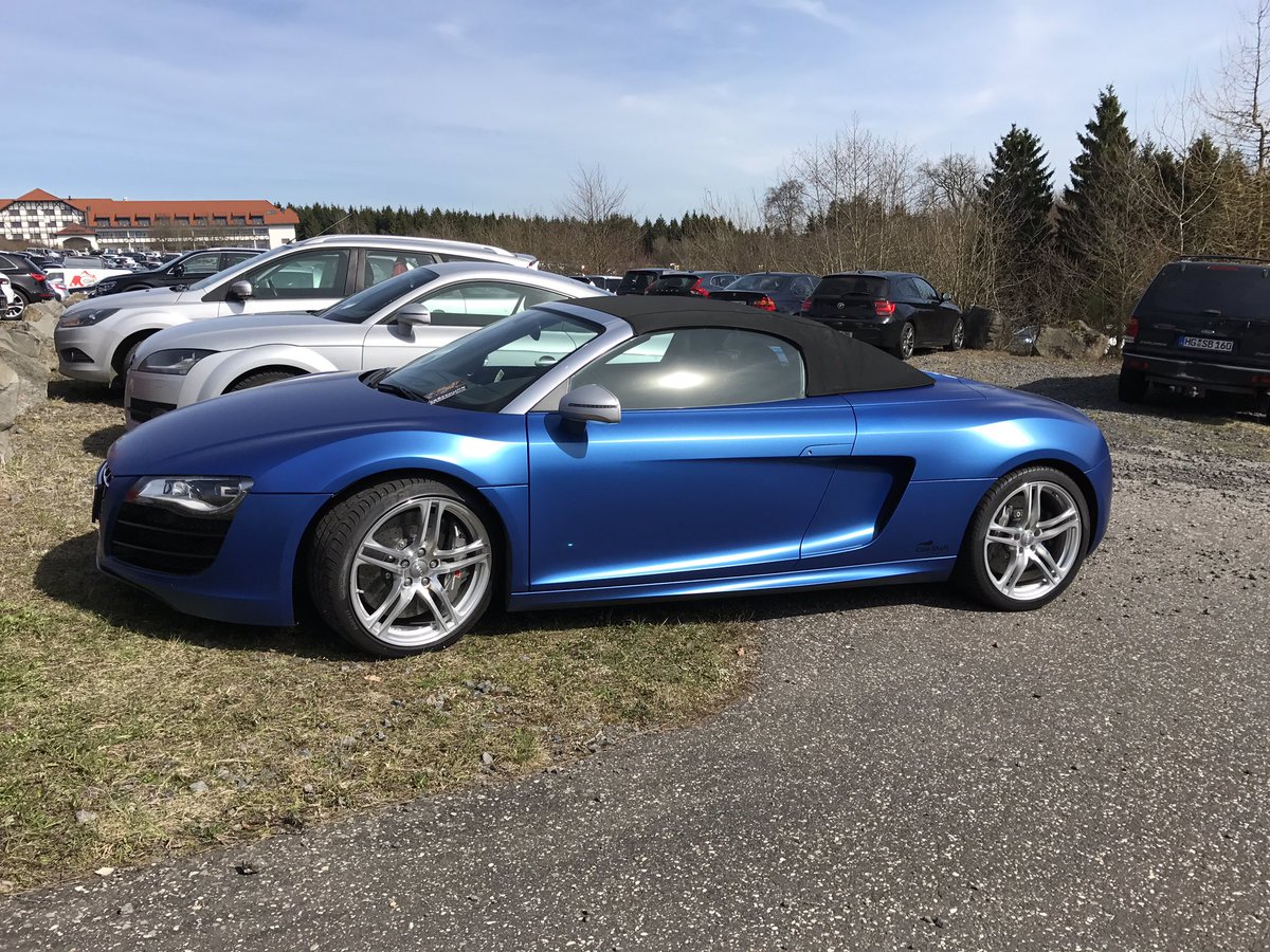 CylinderPics's tweet photo. #haveaniceday #fans of #speed @audisport @Audi #AudiR8 #audir #r8 #blue @rihlovah4eva https://t.co/XQCZJJecXE