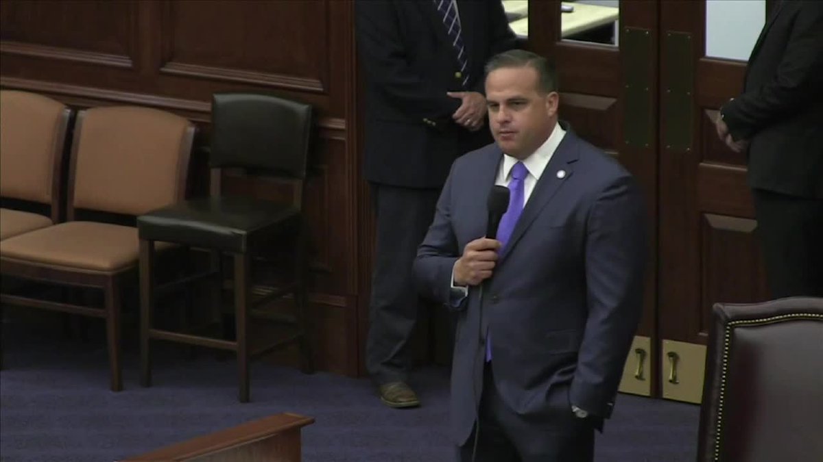 #BREAKING: Artiles resigning from Florida Senate bit.ly/2pZrZ4j https://t.co/k22QFWCeI2