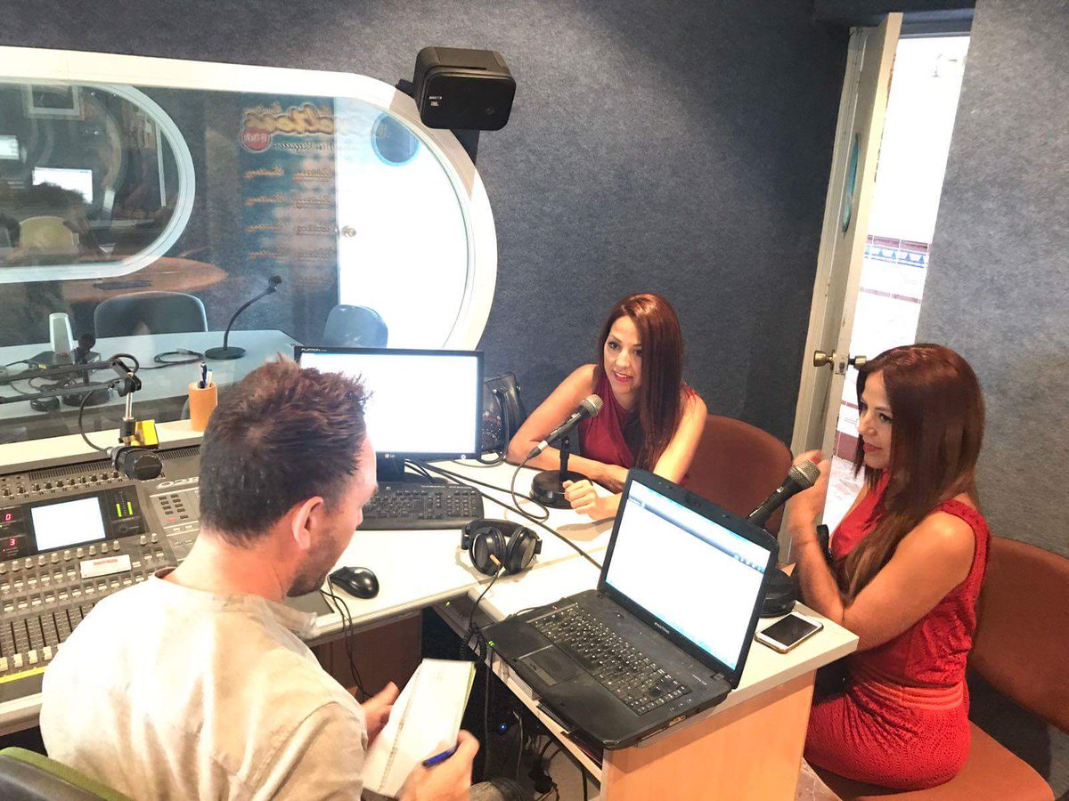 Hoy tuvimos a @laskanarias en el estudio de <a href="/RevoltosaFm/">Revoltosa Fm</a> presentando #Mujeres