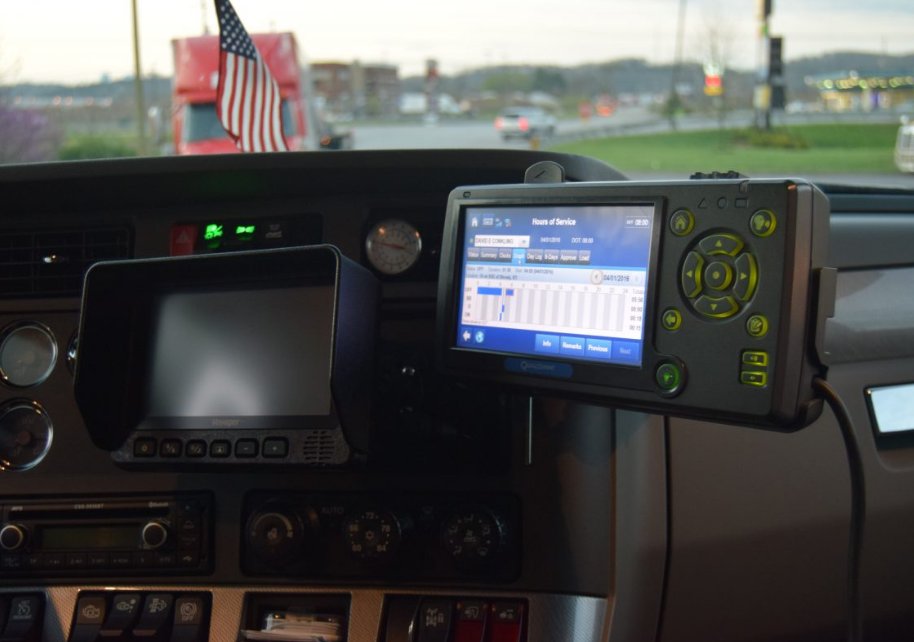 ohtruckthat's tweet photo. Texas mandates #ELDs for intrastate #truckers - all states required to do same. ELDs for everyone, it seems. Yay. 😐 https://t.co/msZvCfy8bW https://t.co/RPulnTNBU9