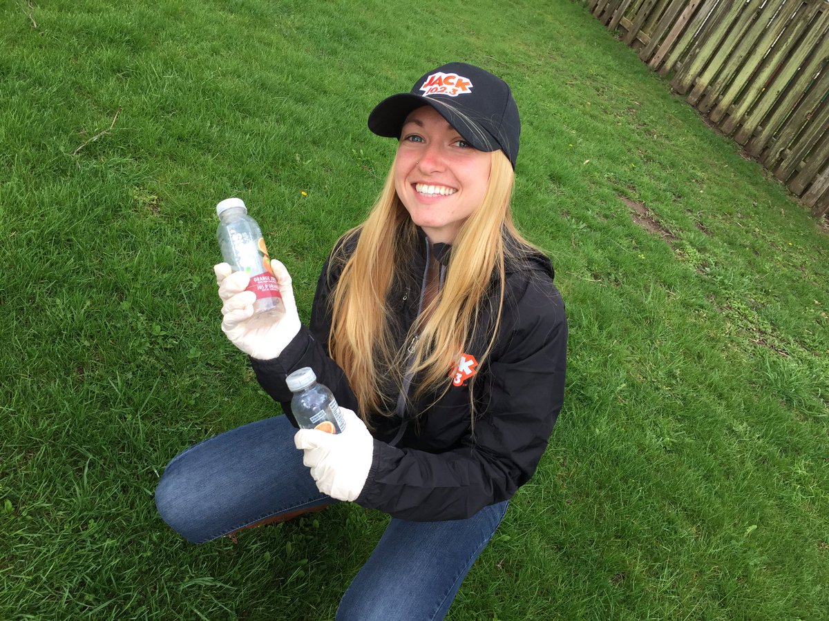 JACK1023ldn's tweet photo. Helping out with the #20minutemakeover #ldncleangreen @CityofLdnOnt https://t.co/K8IR3xROxc