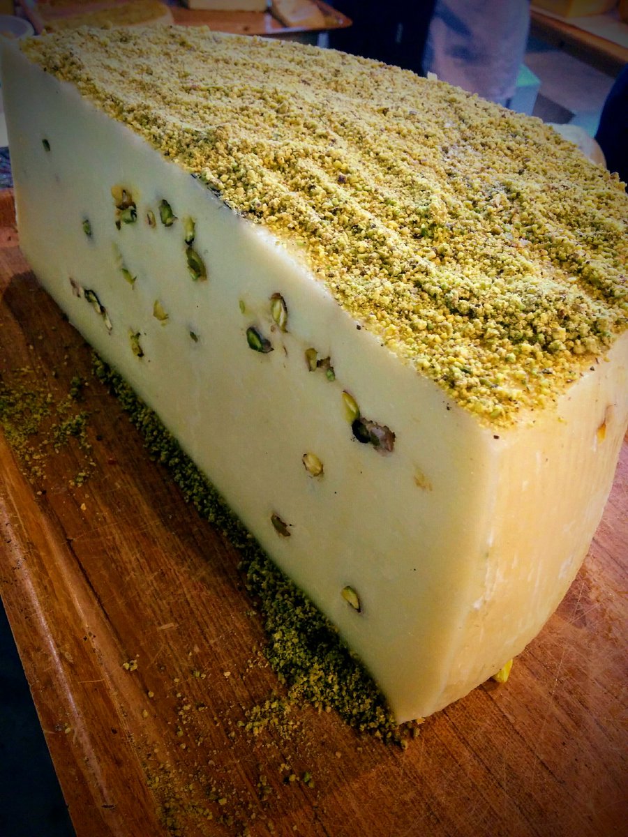 Käse und Pistazien? Gute Kombination! #slowfood17