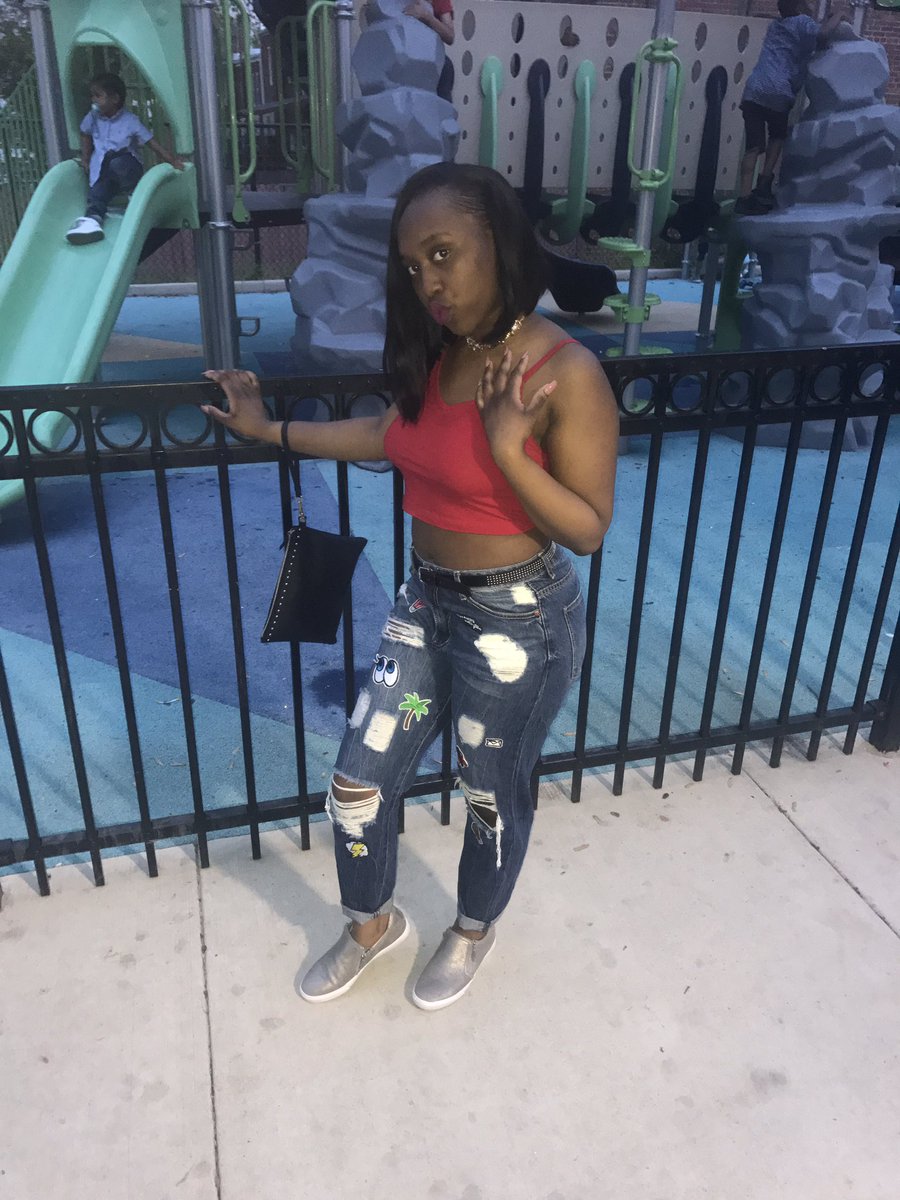 SelfMadeNae_'s tweet photo. Kisses To My Bitches.😘 https://t.co/vmr35biAqt