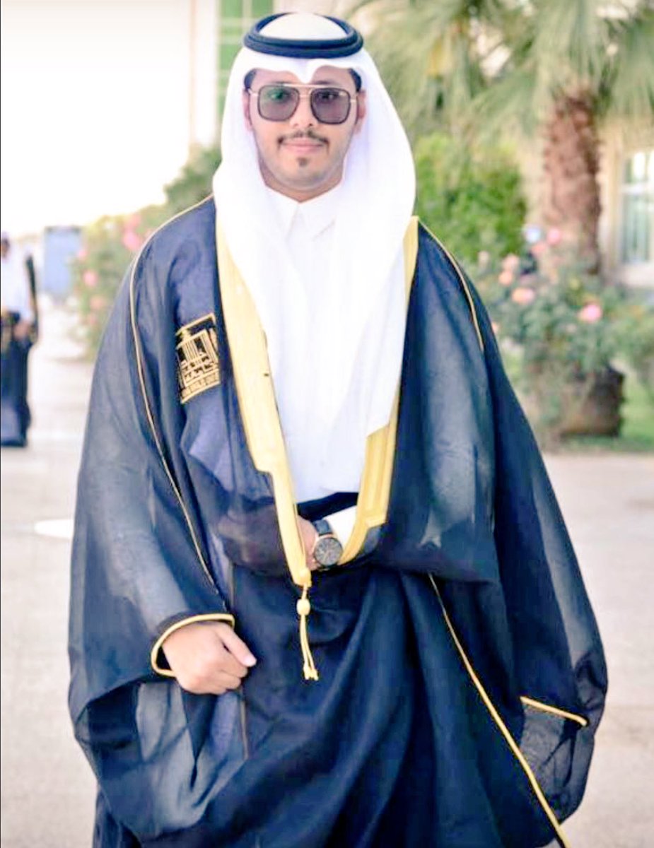 AlQARHA's tweet photo. أبناء قرية #القرحاء المتخرجين من جامعة الملك خالد لهذا العام نسأل الله لهم كل التوفيق في حياتهم العملية أنتم فخرا لنا وبكم يضيء المستقبل https://t.co/AcXQvQcJ3k