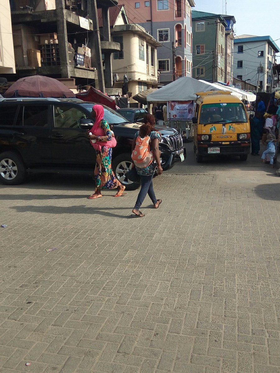 GbengaOmosoki's tweet photo. Why block a major street like Hawley in Lagos Island because of #WakeKeep when d community hall is just a walkable distance? @Gidi_Traffic https://t.co/AvC6Tj2lu6