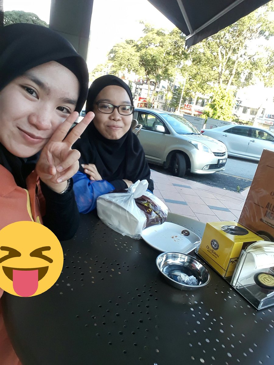 thepocahontas98's tweet photo. She said i take picture a lot, i said "alaaa kali ni je" π arghh miss my bff so much π #SinceForm1 #6GigihDuluDiaSombong π @NRHUSN4 π https://t.co/fenKp0oQkF
