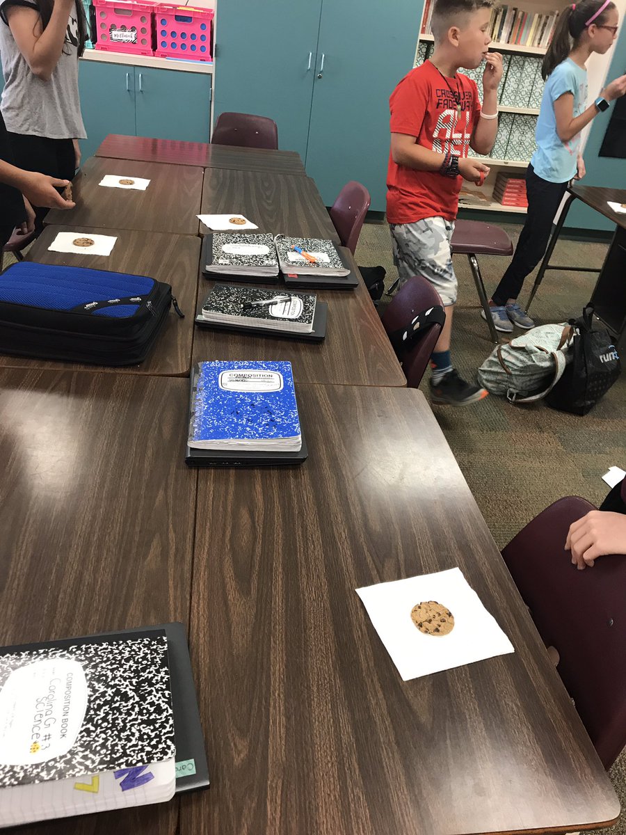 StacyKuhlmannLL's tweet photo. Cookies are a great way to learn about science during #wildaboutscience day at HES #wildabouthes https://t.co/zPRaSgyw3v