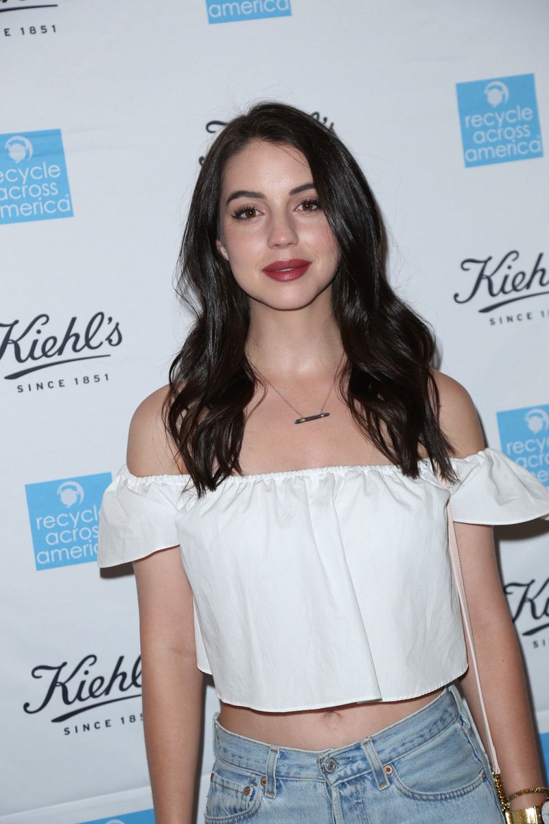 ┇Se busca ┇

▸ Dionna Karley. 
▸ Bruja. 
▸ FC: Adelaide Kane. 

Más información → vanwolfrol.weebly.com/personajes.html

¿ＲＴ?