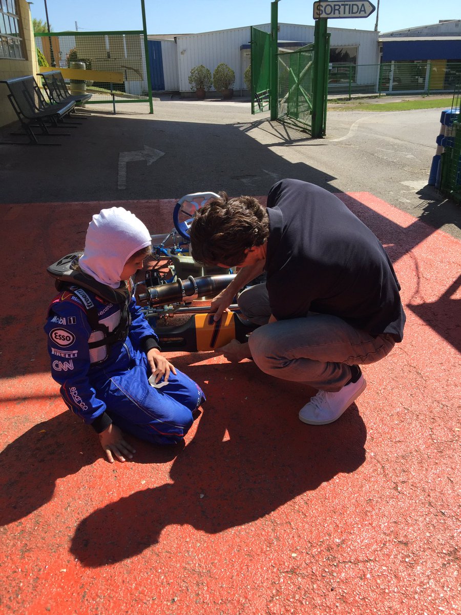 PedrodelaRosa1's tweet photo. Poniendo nuestro primer dorsal, un día siempre especial!😍 / Our first number... always a special day!😍 https://t.co/pAQBRE12Hq