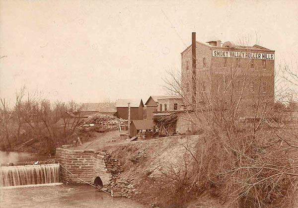 VisitLindsborg's tweet image. #FlashbackFriday The Old Mill in Lindsborg. #Millfest is soon: May 6 &amp;amp; 7! Experience a 1898 roller mill w all the machinery in motion!