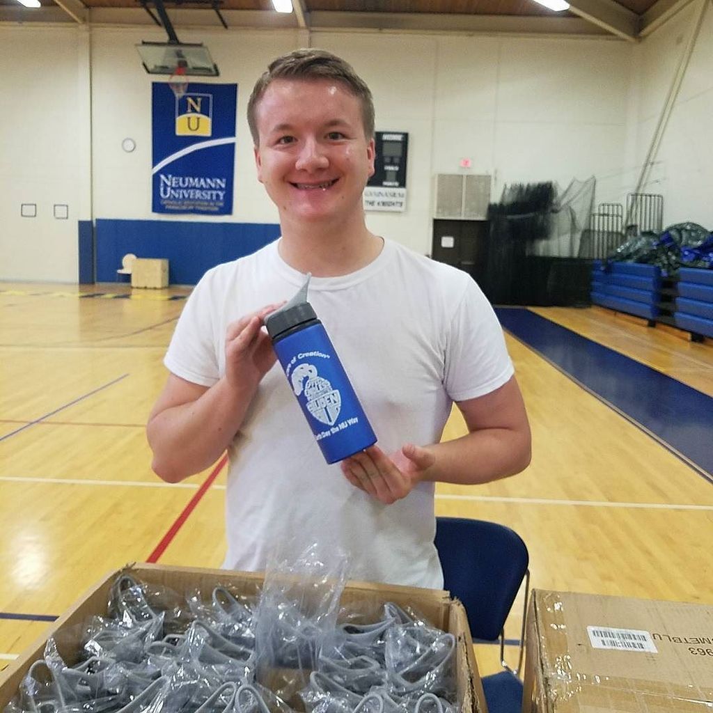 NeumannSAB's tweet image. Free water bottles for EARTH DAY! All you have to do is answer a trivia queation! #earthdaythenuway #bekindtotheea… ift.tt/2oxMqUR