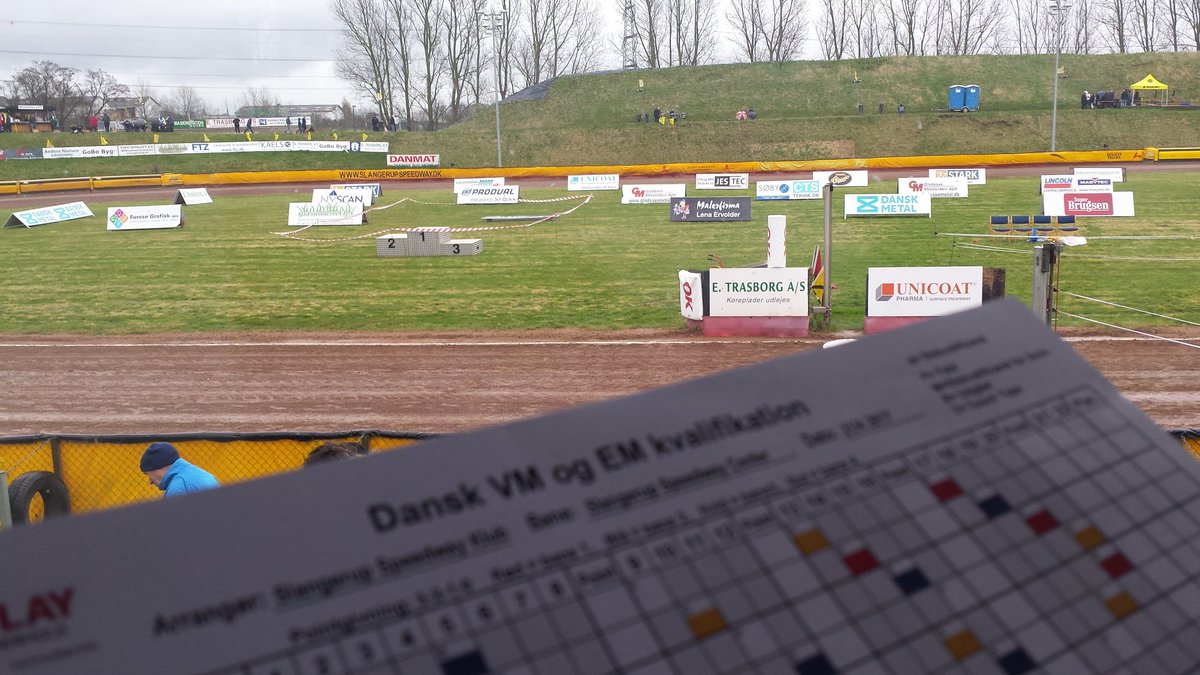 rdalsgaard's tweet photo. Vejret: 👎
Sportsgren: 👍👏🏁🚵
#ThingsThatMakeYouGoWroom #speedway #slangerup https://t.co/6nA2cAxREo