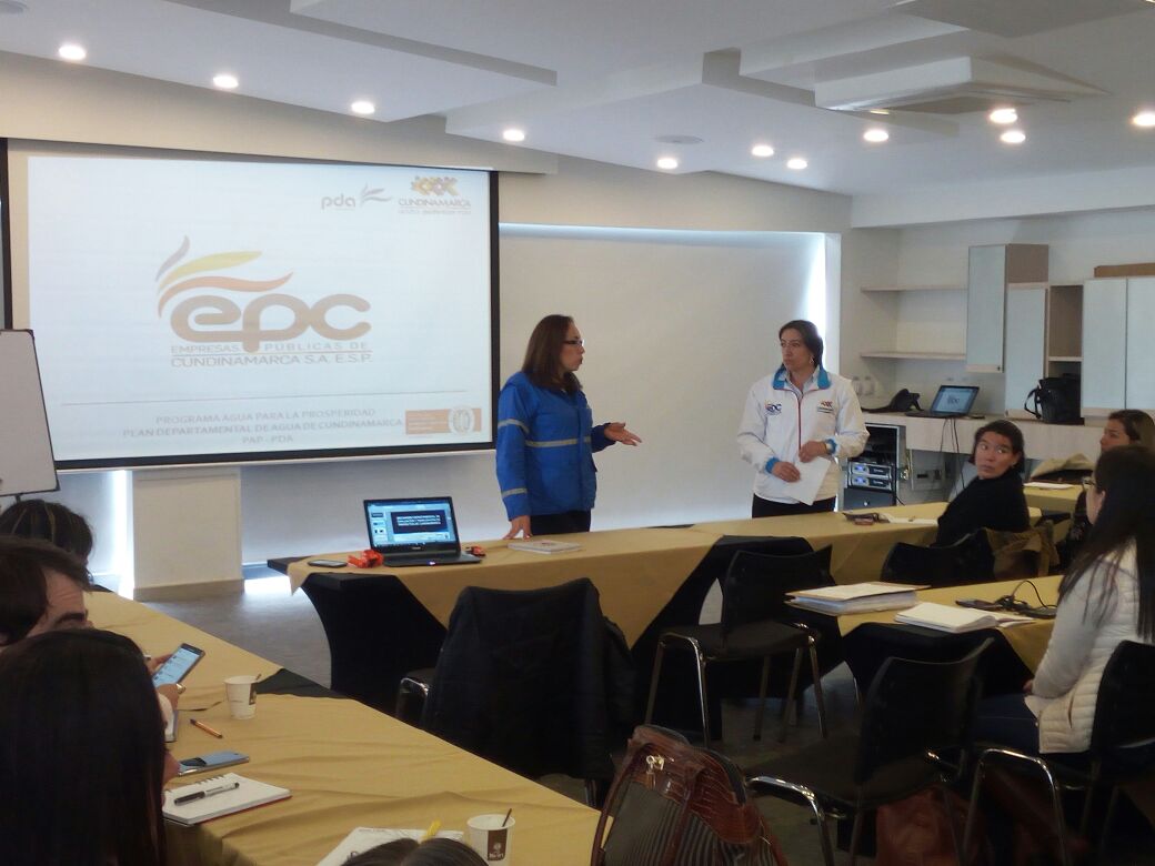 epcundi's tweet photo. #EPC #CAR #MVCT Y #VentanillaDepartamental articulan gestión de proyectos de infraestructura de PTAR https://t.co/sIzulMnoiL
