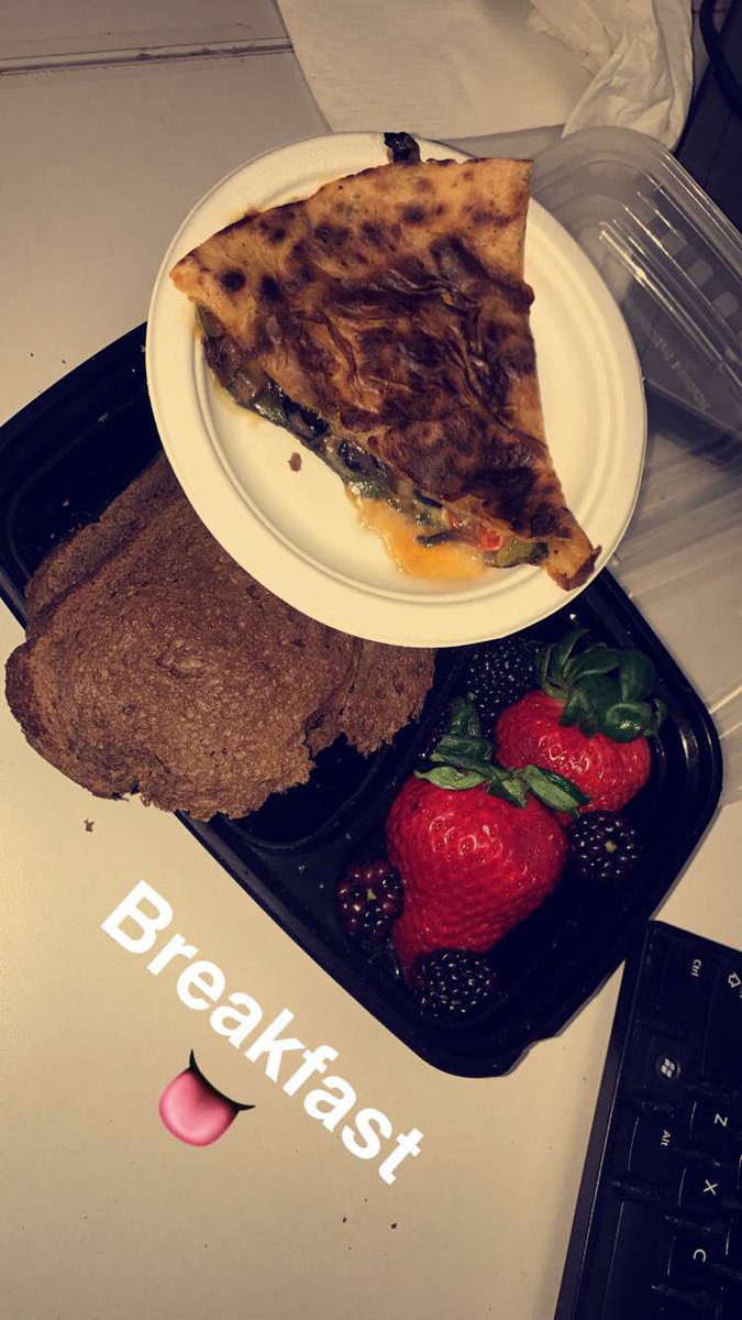 #AlkalineVegan Life!
Quesadilla 🥙
Rye Toast 🍞 
Strawberries🍓blackberries 🍇 
Before i drink water &amp; #herbaltea ☕️ #vegan #vegetarian