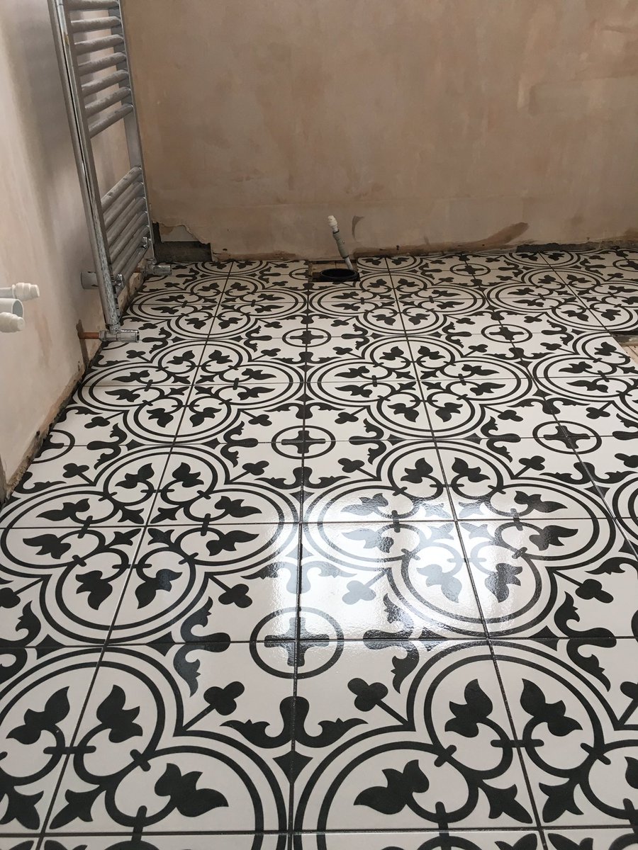 leedstilers's tweet photo. @leedstilers @Andrews_Tiles @tilemasteradhes @ARDEXUKFlooring @KerakollUK #floortiling #qualitymatters #bathroomrefit #leedstiling @tsjmag https://t.co/KpuTdndrbE