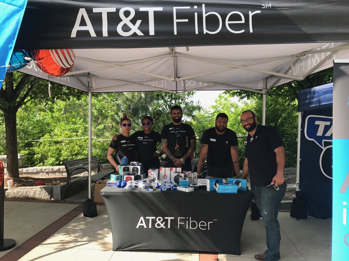 At <a href="/GeorgiaTech/">Georgia Tech</a> today setting people up with the best internet &amp; tv packages around! #lifeatatt #attfiber #pushplay