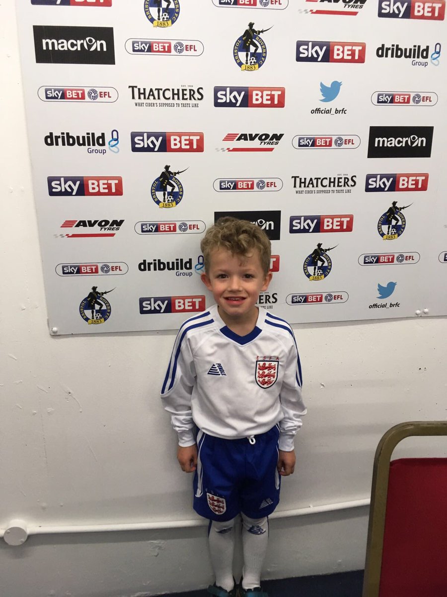 Thank you to Mr Coyne @HAJschool <a href="/samuelwhites1/">Samuel White's Infant School</a> for giving Rhys the opportunity to be a mascot tonight. He loved it! ⚽️
