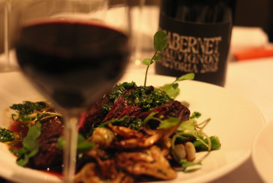 MWC_USA's tweet photo. It's Friday and we're feelin fancy. Our Cabernet Sauvignon brought the steak into focus at @MasonPacific. https://t.co/Vp5lDQP7Wv