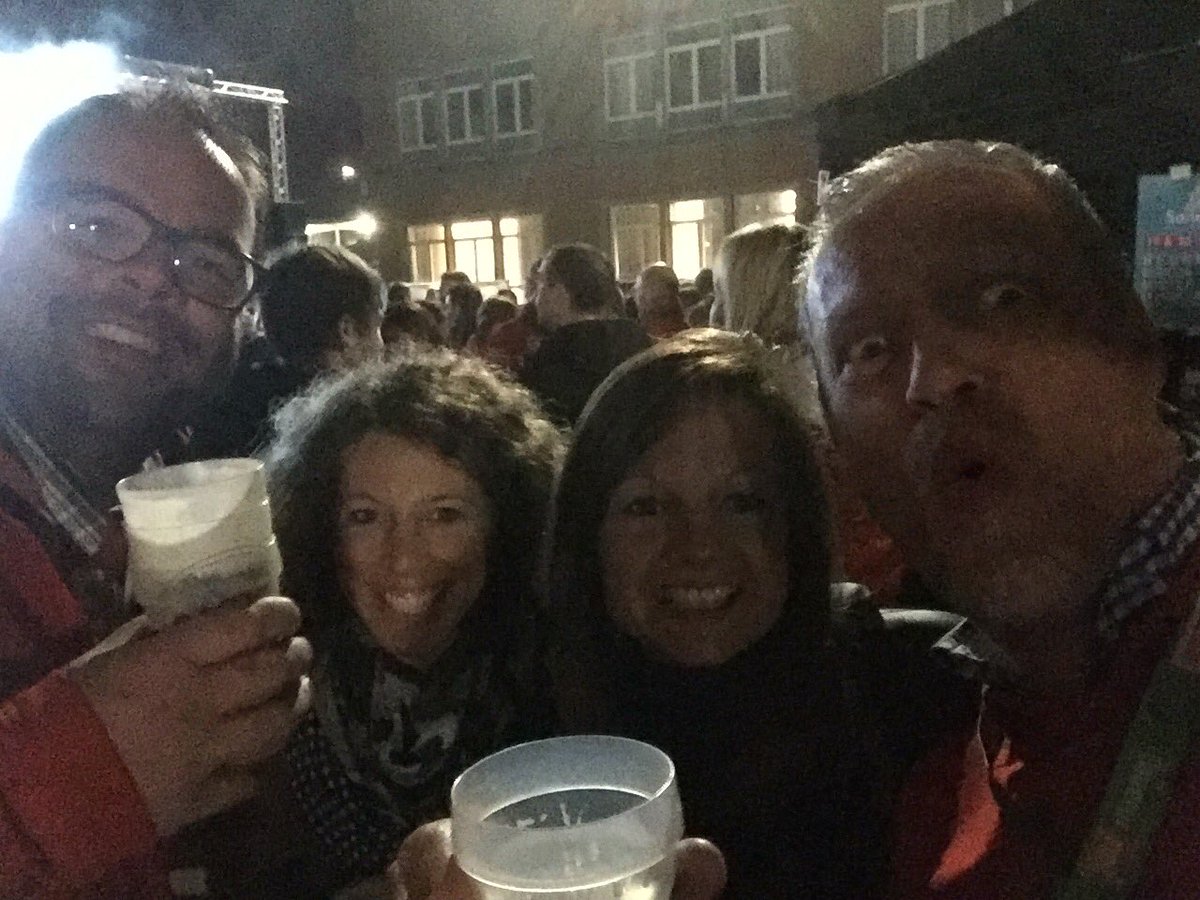 SaintLouisFesti's tweet photo. #slf2017 #friends #namur https://t.co/D58m5Ms8cA