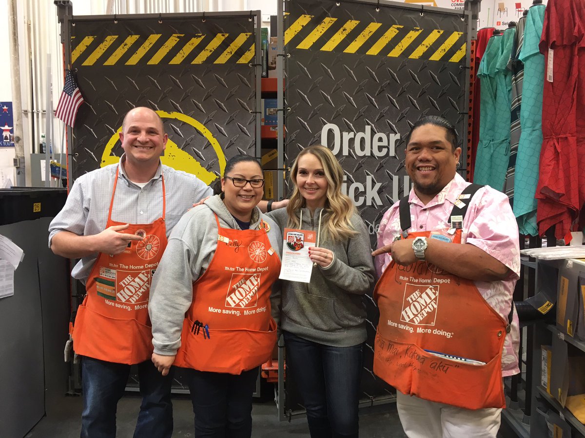 Great job Alexis  for always assisting anywhere she is needed to take care of our customers#thenew4402 @SavannahmLeeper <a href="/Alvarez2Joe/">Joe Alvarez</a>