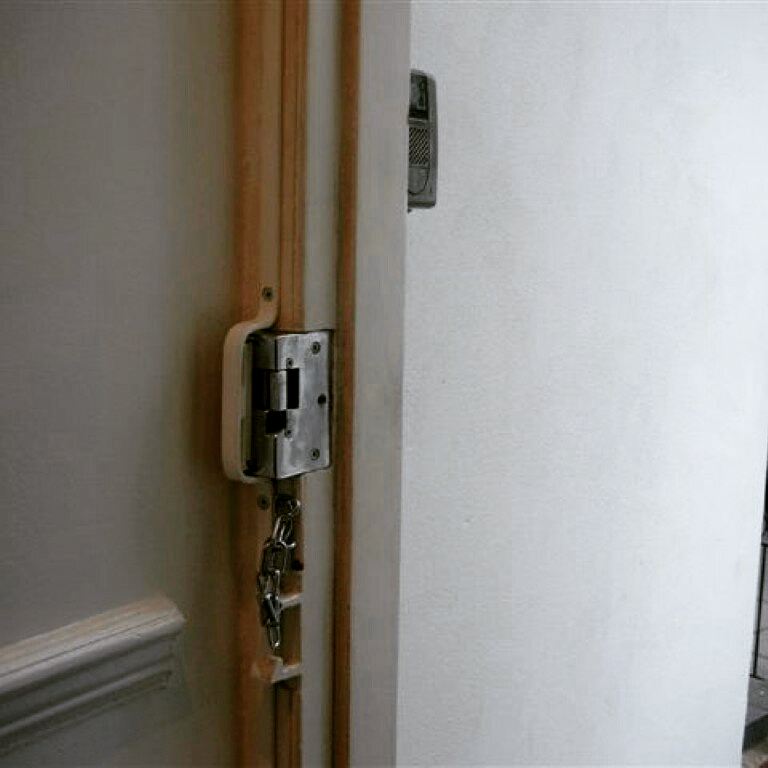 OdinLocksmiths's tweet photo. Kickstop - both London and Birmingham style bars supplied and fitted by us.

#BirminghamBar #LondonBar #Kickstop #KickstopBar #Locksmith https://t.co/9wx9XXzKkM
