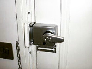 OdinLocksmiths's tweet photo. Kickstop - both London and Birmingham style bars supplied and fitted by us.

#BirminghamBar #LondonBar #Kickstop #KickstopBar #Locksmith https://t.co/3aocJkOpnF