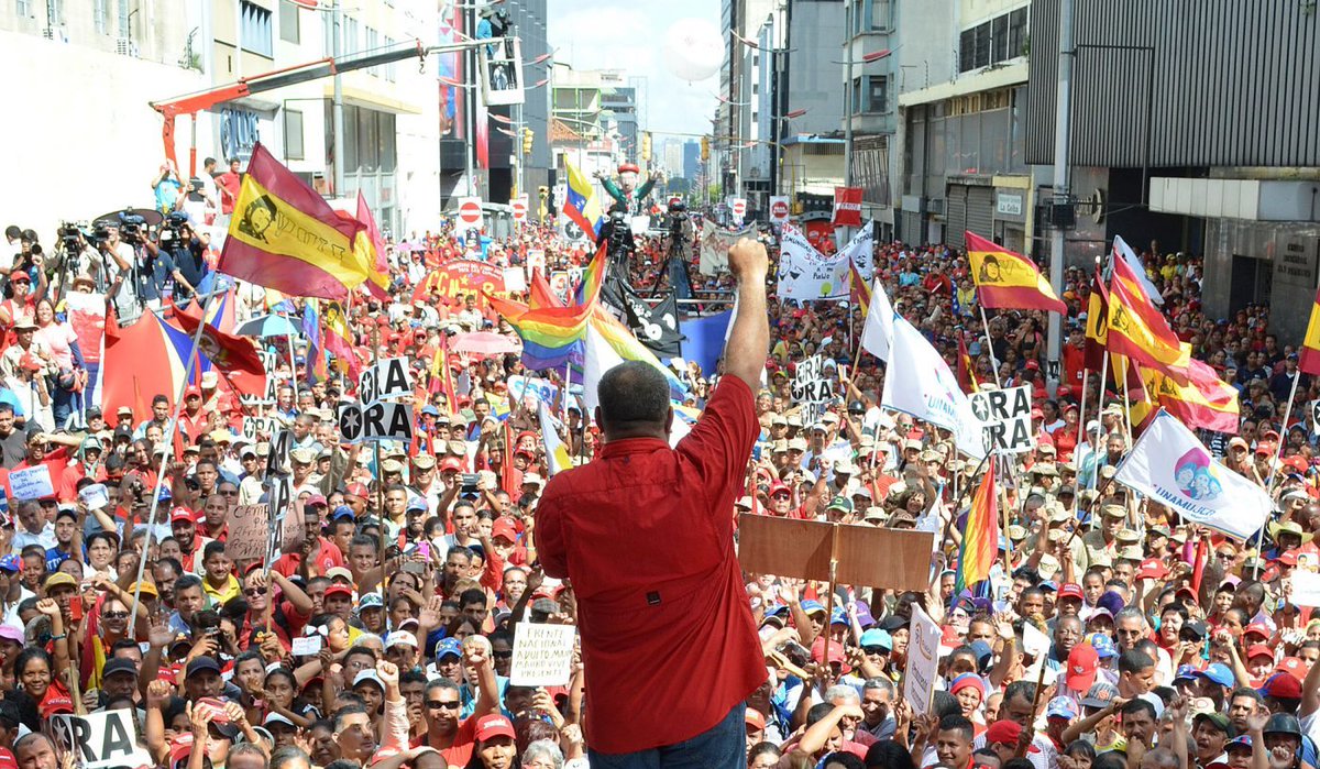 ConElMazoDando's tweet photo. Cabello: Ante amenazas de violencia y terrorismo de la oposición ¡Pueblo en la calle! https://t.co/jHqF5ChmGq https://t.co/ce5la6Jcj3