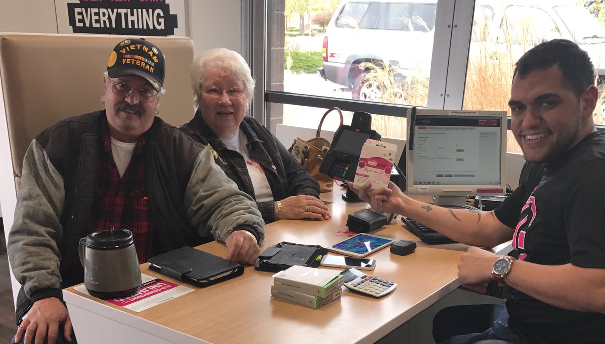 tammytweets311's tweet photo. @EstradaRudy Hooking up his regular customers with a SyncUP! #COUTSUDSY #CoCentral #SeriousFun 🚗🇺🇸😆 @dmblongo @stevegbackus @DianaTreantos https://t.co/hNw0HlMSVi
