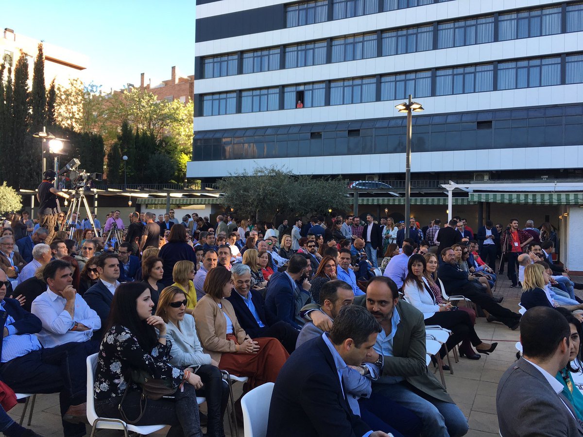 Albert_Rivera's tweet photo. Gracias por el cariño hoy en el #GuadalajaraNaranja. Con trabajo, humildad e ilusión conseguiremos liderar un nuevo proyecto para España. https://t.co/jUDXWMRODD