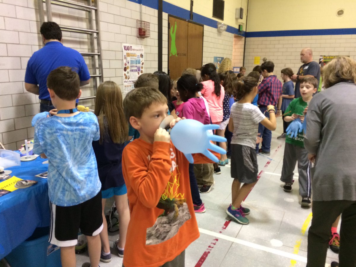 PeggyKoenig's tweet photo. Testing our CD hovercrafts st Maker Faire @Hillcrest_BCPS @delmendorf #hesmakes #bcpsmakes https://t.co/curT029OX0