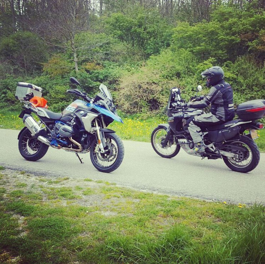 demotortrainer's tweet image. Laatste lentetraining van het seizoen. Tijd voor zomer! 🍉🌴 #motortraining #opfrissen #remmen #uitwijken #stuurwerk #balans #gaan