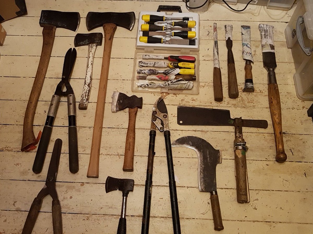 Today/this week I have been sharpening and repairing the edges on this lot. Some beautiful tools :)