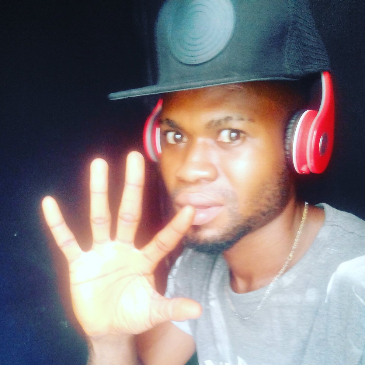 Jsmartg2's tweet photo. My New working track title Wiggle Wiggle will be dropping soon producer by jsmartg ur lovely music producer https://t.co/wgW3NB50f7