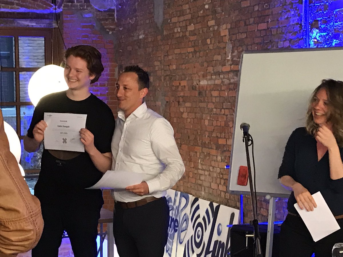 ellenlebeer's tweet photo. Vandaag proclamatiedag voor onze @SecureLinkBe University members. De nieuwe lichting is er klaar voor! Gefeliciteerd! https://t.co/yGDnjckopa