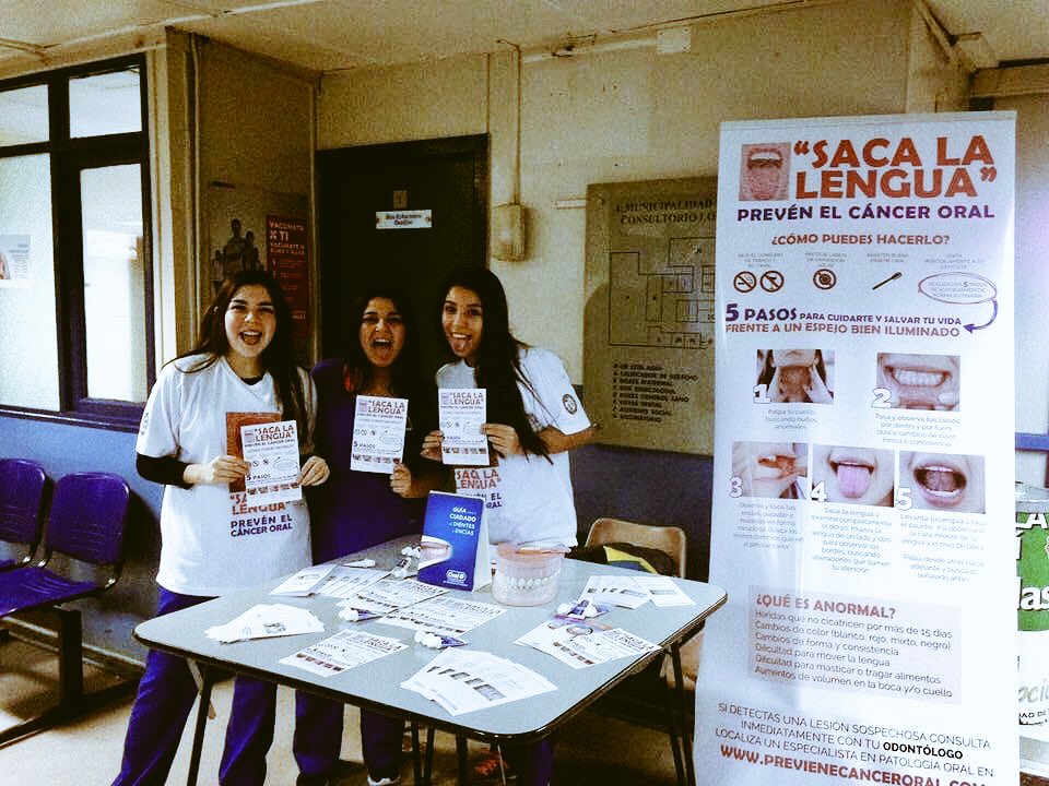 EducaCancerOral's tweet photo. Felicitamos al  Cesfam Lorenzo Arenas por su motivación y junto a las internas de Odontología Sumarse a la Prevención del Cancer Oral!!! https://t.co/O6jS7CFnPe