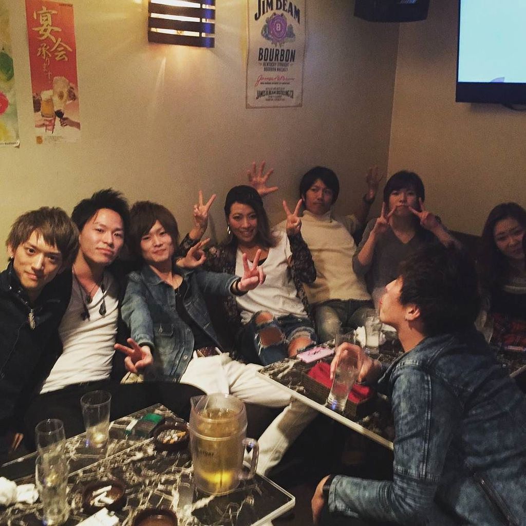 0502senarogi's tweet photo. よく分かんないメンツで飲み！！ https://t.co/L3wto2i7vw https://t.co/Ro4R9evnl2