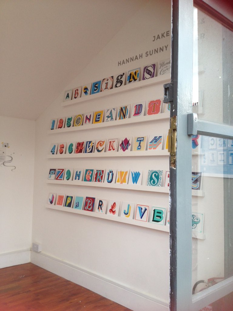 practivehoxton's tweet photo. Beatiful Pop Up Hoxton Neighbour for just one week .... #clevercreatives #workingwithletters https://t.co/MhItv2N3Ym