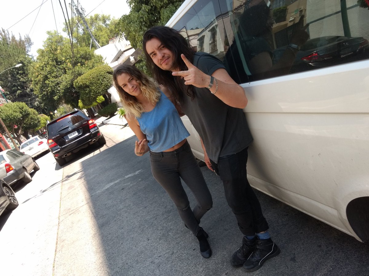 ClassMusic's tweet photo. ¡Ya rumbo a Puebla! #TrébolDeCuatro. Nos vemos a las 5 p.m. en Tower Records de Las Animas. #ClassXV https://t.co/03vYZ61Q1b